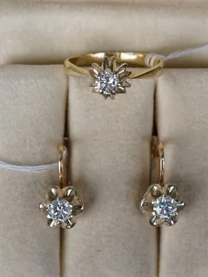 Комплект из золота (серьги, кольцо, подвеска) с бриллиантами и природными  гранатами купить в Москве