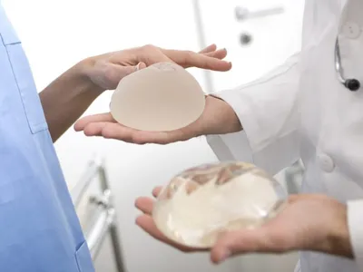Круглые и анатомические импланты груди: чем отличаются, советы по выбору