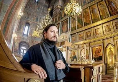 Иеромонах Фотий сыграл в Екатеринбурге на царском рояле — фото, видео