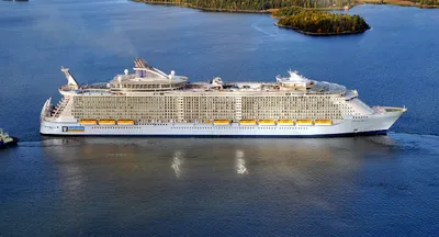 10 Incredible Aerial Photos of the World's Largest Cruise Ship, Harmony of  the Seas | Круизный корабль, Круизы, Круиз