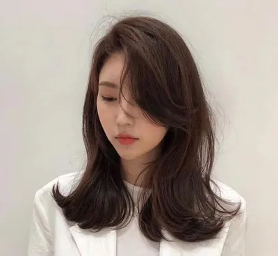 Корейские прически: 100 фото красивых укладок | Укладка длинных волос, Идеи  причесок, Длинные многослойные прически