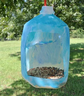Кормушка для птиц из пластиковой бутылки. Bird feeders. - YouTube