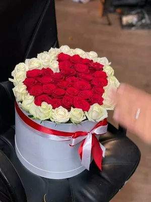 Купить Квадратная коробка с 49 красными розами с доставкой по Краснодару