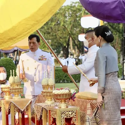 Король Таиланда уволил сначала жену, а затем шестерых чиновников -  24.10.2019, Sputnik Беларусь