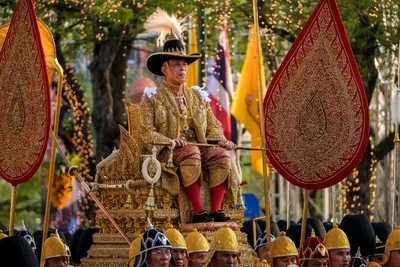 Король Таиланда празднует 69 день рождения