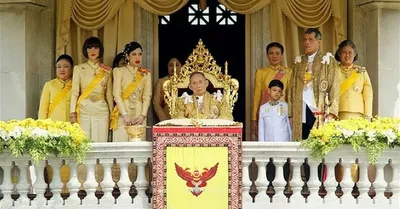Карточные долги, десятки наложниц и оргии: как живет король Таиланда
