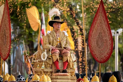 Король Таиланда на карантине из-за коронавируса: арендовал немецкий отель и  заселился туда с гаремом из 20 девушек - KP.RU