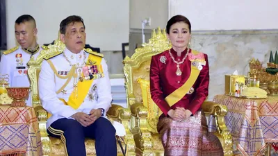 ROYALS magazine - журнал о любви, красоте и гармонии | Король Таиланда, его  сын и жена отдают дань уважения королю Таксину Великому