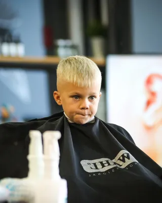 Детская парикмахерская, детские стрижки, прически для мальчиков, девочек в  Красногорске, Нахабино цены на услуги салонов «Ирис»