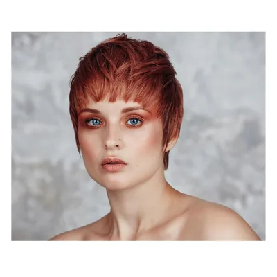 Девушка короткие рыжие волосы, карты…» — создано в Шедевруме