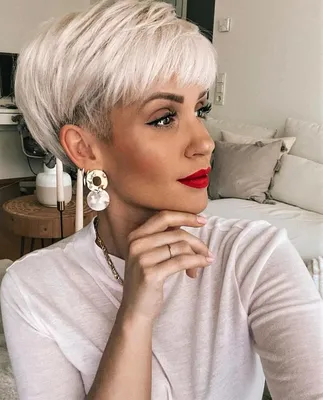 Модные и красивые многослойные стрижки, которые легко укладывать | Short  silver hair, Short white hair, Short blonde hair