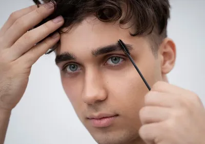 Мужская коррекция бровей😍 ⠀ Слава Богу, что в 21 веке, любой мужчина может  прийти в салон и привести в порядок брови, ногти, волосы и… | Instagram