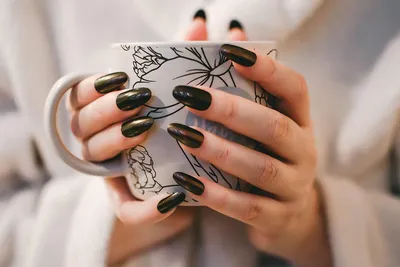 789 Likes, 7 Comments - Москва Маникюр Обучение (@arinazakar) on Instagram:  “Спасибо за 🖤 ⠀ Роспись ногтей это самая интересная часть из всей прод… |  Nails, Beauty