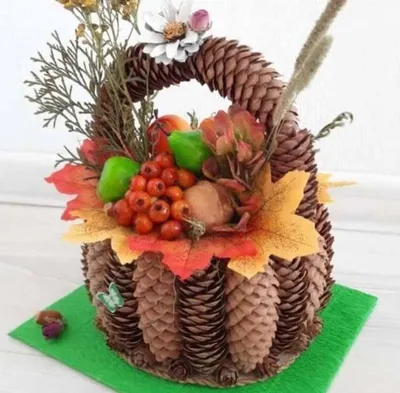 Корзина | Pine cone decorations, Pine cone art, Pine cone crafts
