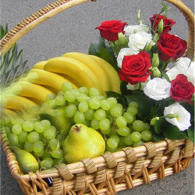 Корзина с фруктами и цветами в Волгограде - 1