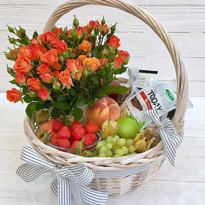 Корзина с фруктами и цветами \"Солнечный день\": цена 6 800 руб.