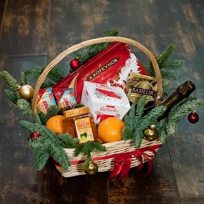 Подарочные корзины Willow Vine medium Christmas Gift Basket (Подарочная  Корзина из Ивовой Лозы средняя с рождественским декором), купить в магазине  в Москве - цена, отзывы