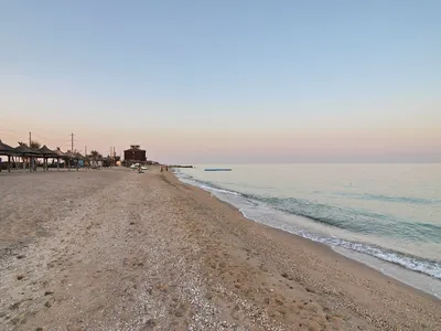 Тузлинская коса. Слева Азовское море, справа Черное море | Пикабу