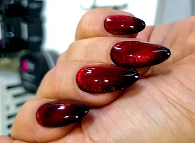 Nails Milan - Красный кошачий глаз на красивых наращенных ноготочках🥰❤️ |  Facebook