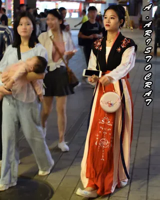 Женский китайский национальный костюм