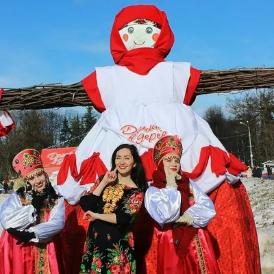 Карнавальный костюм Масленицы для уличных гуляний: Кофта, юбка, головной  убор, подъюбник (Россия) купить в Сочи