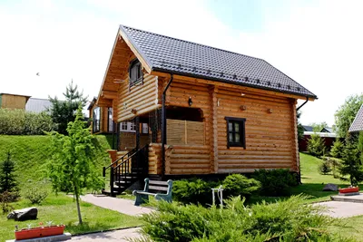 Двухэтажный загородный дом с террасой небольшой площади, строительство  велось в Сестрорецке под ключ