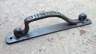 кованая ручка для двери [Forging door handle] | Metal art, Door pull  handles, Metal sculpture