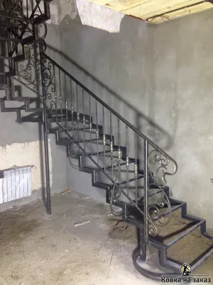 Металлическая лестница с коваными перилами в КП под Саратовым