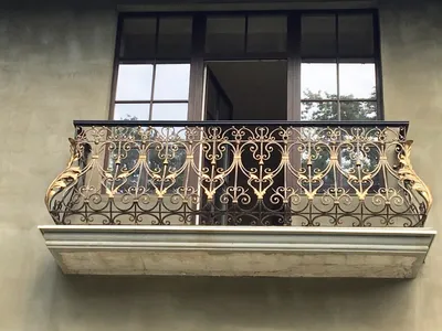 сварной балкон с элементами ковки