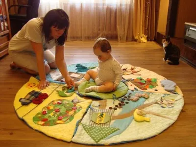 Развивающий коврик своими руками для детей от 0 до 3 лет фото