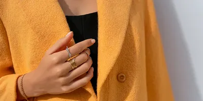 Что означает кольцо на мизинце левой и правой руки — Полезные материалы на  корпоративном сайте «Русские Самоцветы»