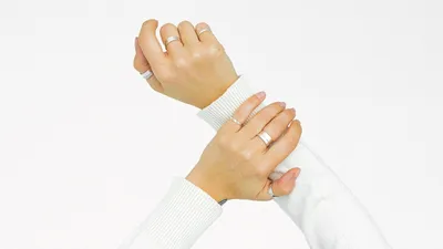 На каком пальце носят кольцо разведенные — Полезные материалы на сайте  магазина «Русские Самоцветы»