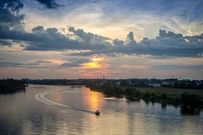 Город Рыбинск, Ярославская область. Река Волга, церкви, красивые парки,  старинные купеческие дома