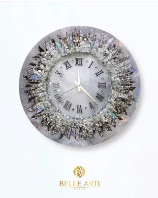 Самые яркие, сложные и красивые часы, которые во всех смыслах не стоят на  месте | GQ Россия