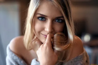 Красивые глаза девушки модели | Обои для телефона