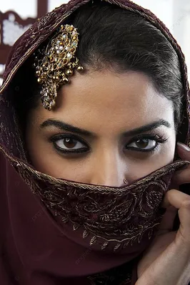 крупный план глаз мусульманки Фото Фон И картинка для бесплатной загрузки -  Pngtree