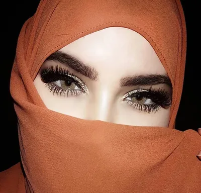 Портрет Мусульманской Девушки Красивыми Глазами Арабская Женщина Черном  Фоне стоковое фото ©Sasha2109 184780376