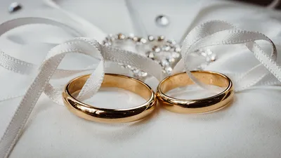Самые красивые кольца - это кольца с бриллиантами💎 Гармоничное сочетание  якутских узоров и якутских бриллиантов на свадебных кольцах… | Instagram