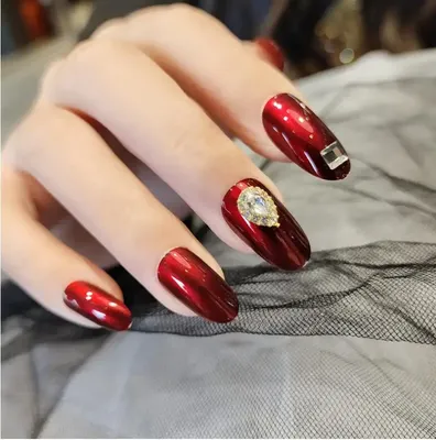 Красивые красные ногти с блёстками…» — создано в Шедевруме