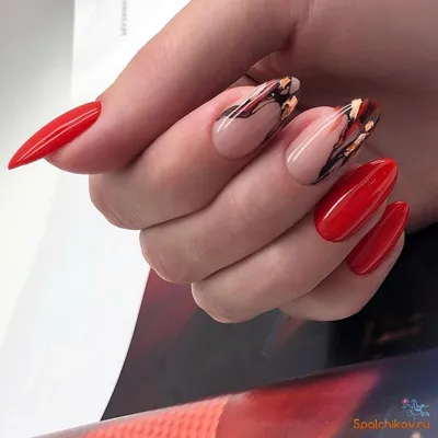 Красивые красные ногти стоковое фото. изображение насчитывающей лоснисто -  134315290