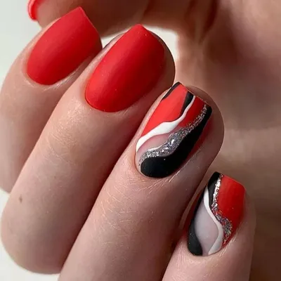 Красивые красные ногти для леди