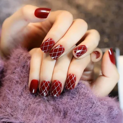 Красный маникюр на овальных ногтях (ФОТО) - trendymode.ru