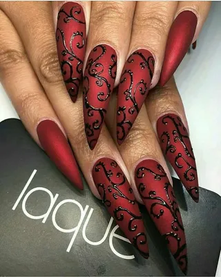 красивые красные ногти стоковое изображение. изображение насчитывающей ногти  - 144621955