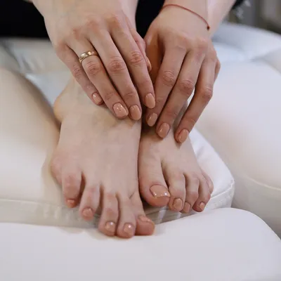 Обои женские ножки, женские пальчики, красивые ножки, ладышки, сексуальные  ножки, педикюр, ногти на рабочий стол