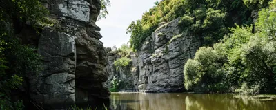 Река в горной местности. Красивые пейзажи природы с потоком воды из леса  Стоковое Изображение - изображение насчитывающей сторонника, берег:  186074477