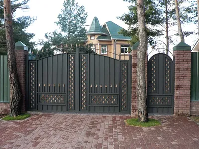 Откатные ворота во двор частного дома металлические | Современный дизайн  потолка, Дизайн передней двери, Городской дизайн мебели
