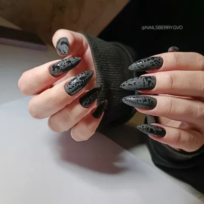 Маникюр шелак бишкек - . 💅💅💅 Красивый черный маникюр дополнит стиль  современной женщины удачными и впечатляющими акцентами, ведь черный маникюр  сразу же привлечет внимание окружающих к вашей неповторимой внешности.🖤 ⠀  Запись🕟💅 по