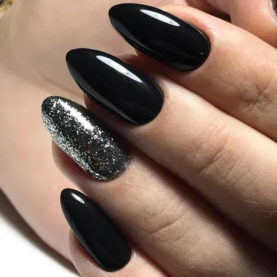 eva__nails_ - 🖤Чёрная классика ⠀ Благодаря разнообразию вариантов красивый  черный маникюр дополнит стиль современной женщины удачными и впечатляющими  акцентами, ведь черный маникюр сразу же привлечет внимание окружающих к  вашей неповторимой внешности. ⠀