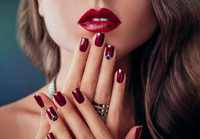 cool Шикарный бордовый маникюр — Лучшие варианты и сочетания | Beauty nails  design, Christmas nails acrylic, Burgundy nails