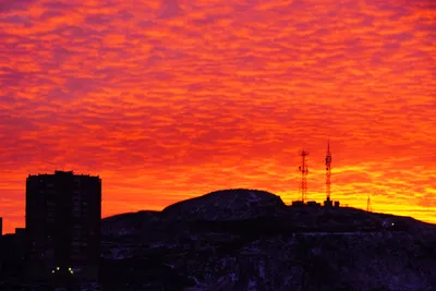 Рассвет цвета лавы: утренний Владивосток встретил горожан потрясающе  красивым небом - PrimaMedia.ru